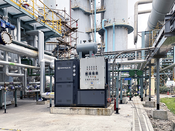 真實工作導熱油電加熱器圖片，高溫下穩(wěn)定運行