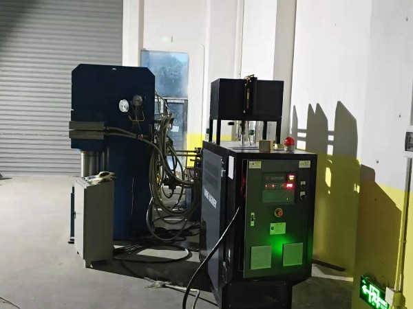 模溫機(jī)的壓力可以調(diào)節(jié)的么？歐能壓力可控模溫機(jī)