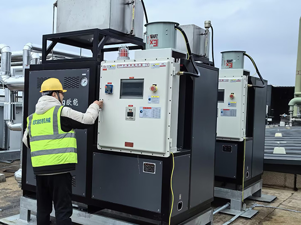 藥品原材料雙錐干燥機(jī)防爆水式模溫機(jī)