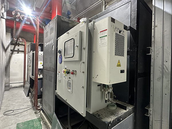 防腐劑蒸發(fā)器生產防爆電加熱模溫機