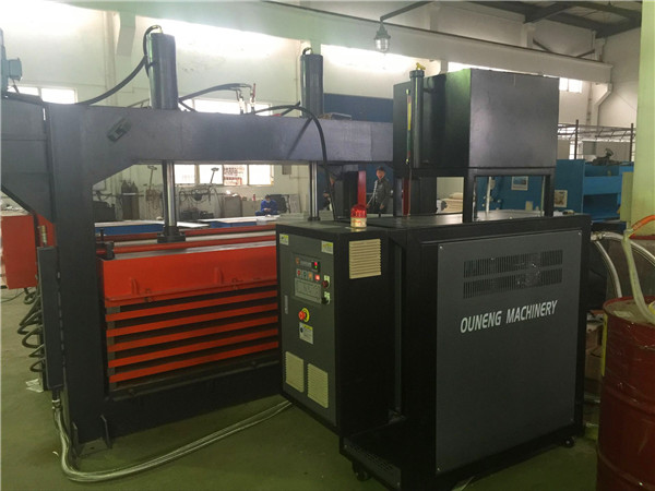 覆銅板熱壓機(jī)加熱用哪種設(shè)備好？歐能機(jī)械推薦高溫模溫機(jī)