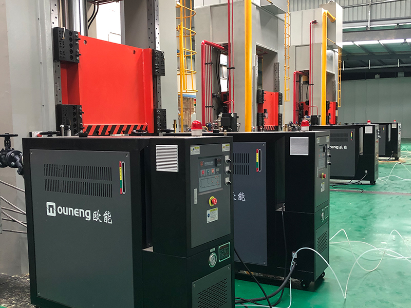 火箭發動機的噴管材料成型模溫機