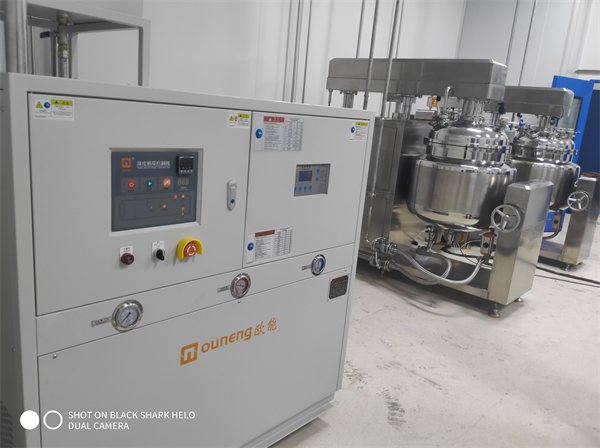 高低溫一體機(jī)的特點(diǎn)與常見類型